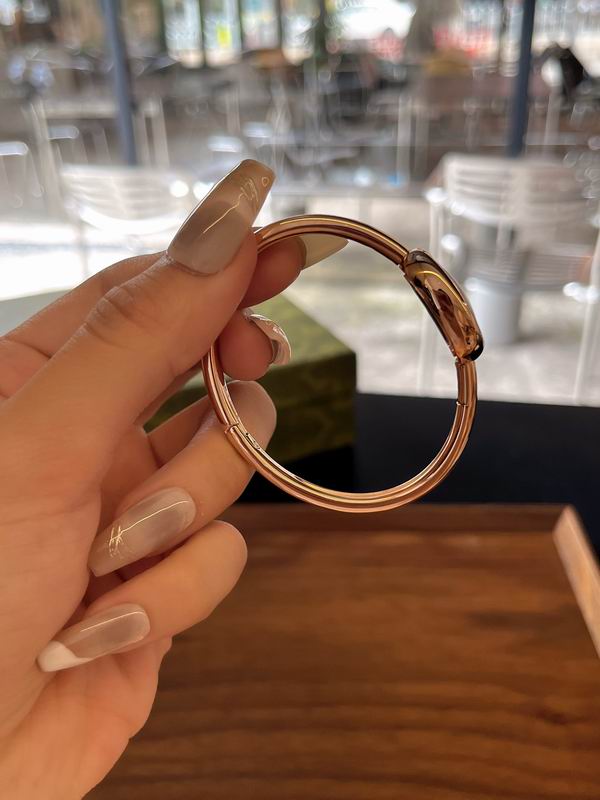 Old Money Oval Watch