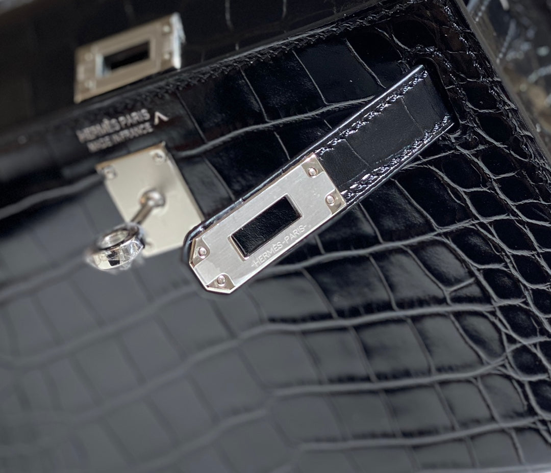 Mini 19 Black Croco Lookalike in Cowhide Leather