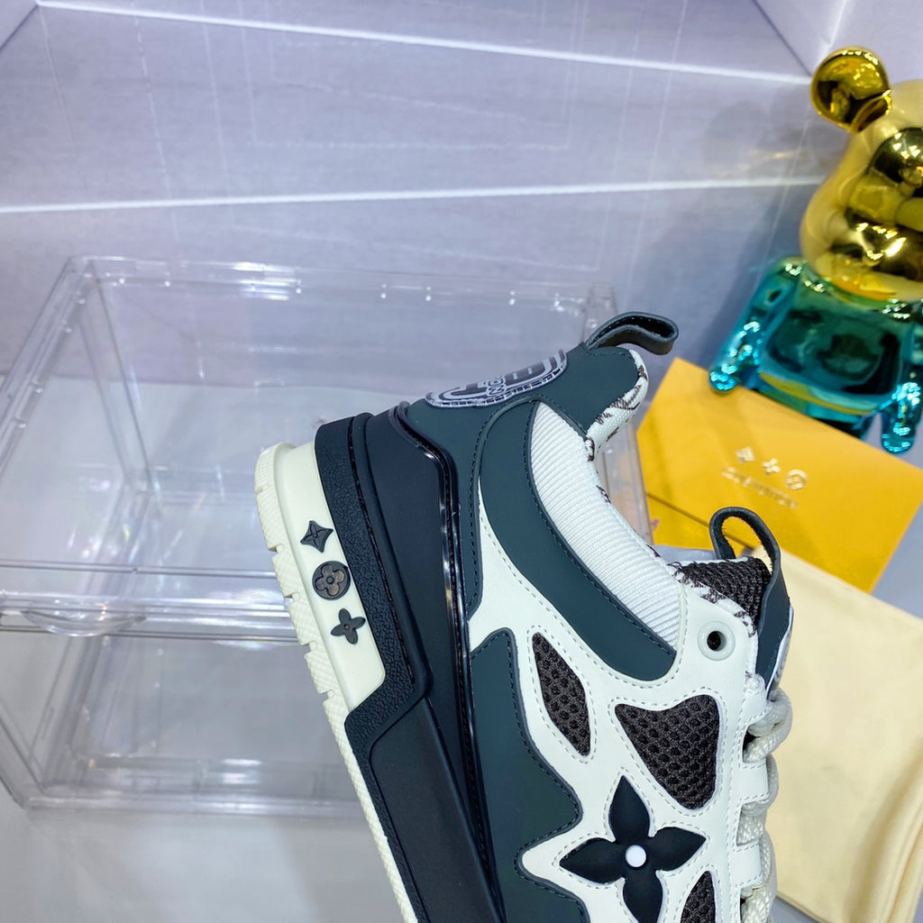 90s Retro Skate Style Sneakers in Light Blue